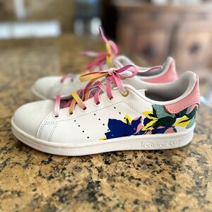 Adidas Originals Stan Smith for HER london studio floral shoes fits like size 6